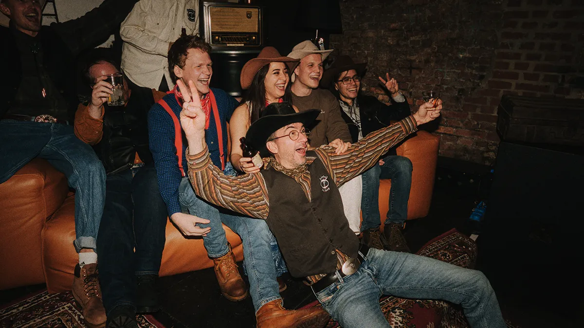 freiheit.com members making photos at the photo booth